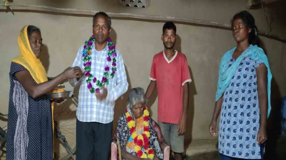 Ganga Oraon of Khunti passed the matriculation examination at the age of 56