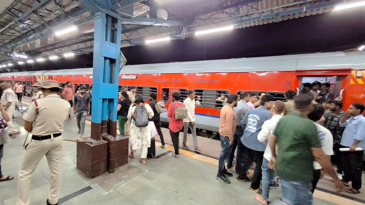 Gwalior Chambal train chain pulling