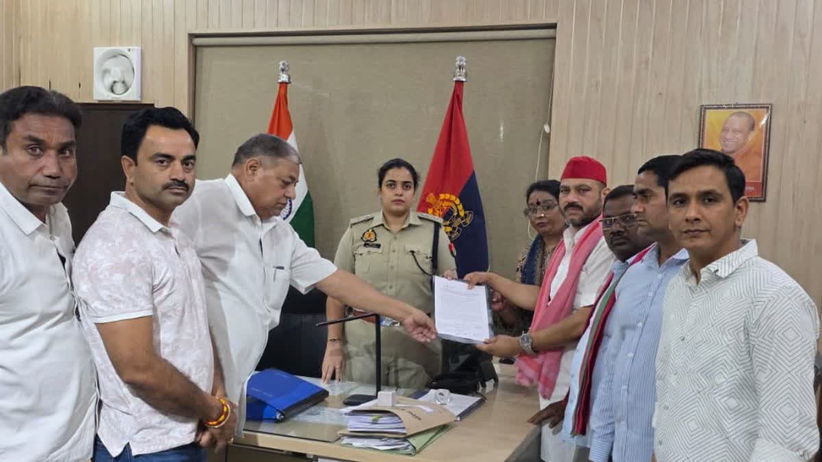 badaun sp mla gives ultimatum to those who put up posters of akhilesh yadav