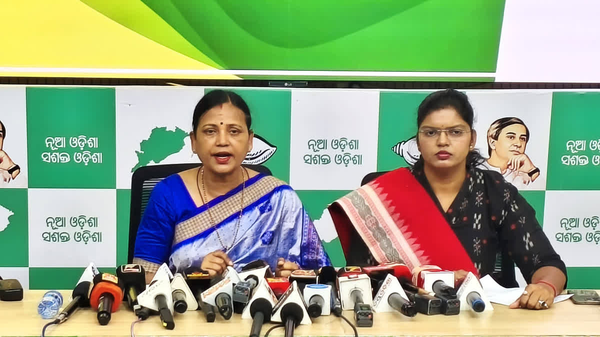 ବାରଙ୍ଗ ଥାନାରେ ଯୁବକଙ୍କୁ ଥାର୍ଡ ଡିଗ୍ରୀ ଘଟଣା; 'ପୋଲିସର କାର୍ଯ୍ୟାନୁଷ୍ଠାନ ଯୋଗୁଁ ଥାନାକୁ ଯିବାକୁ ଡରିଲେଣି ଲୋକେ'- ବିଜେଡି Third degree incident at Barang police station People are afraid to go to the police station BJD