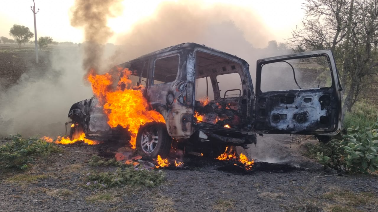 Rajasthan Ajmer burnt alive in moving car bursts