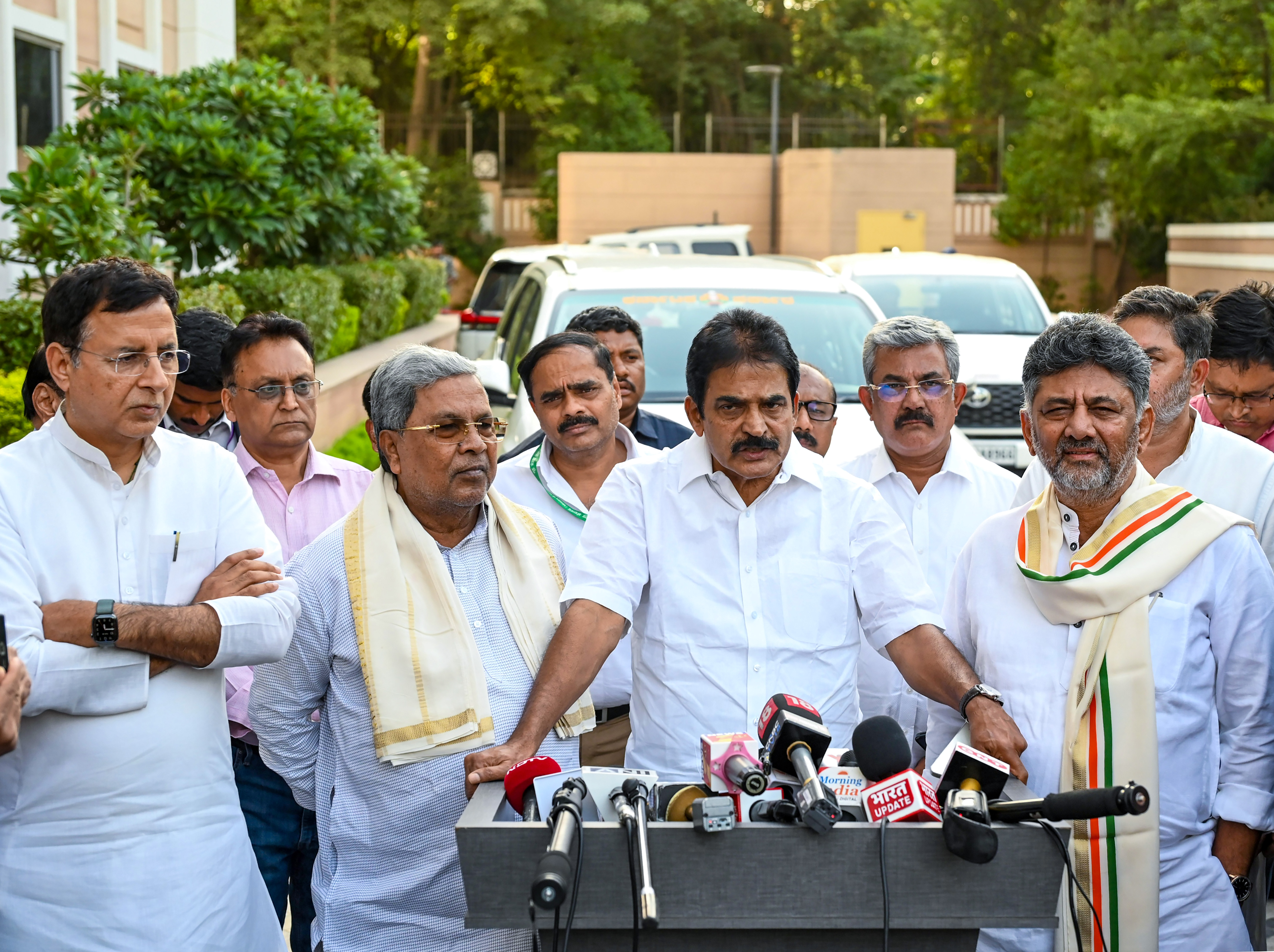 Learning From Rajasthan, Chhattisgarh, Congress High Command Achieves Successful Transfer Of Power In Karnataka