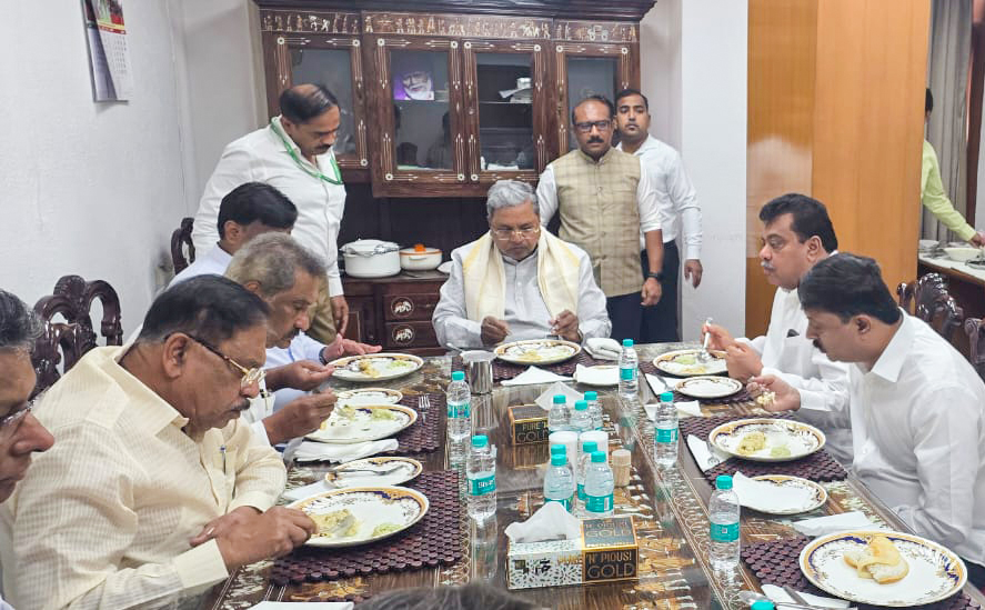 Learning From Rajasthan, Chhattisgarh, Congress High Command Achieves Successful Transfer Of Power In Karnataka