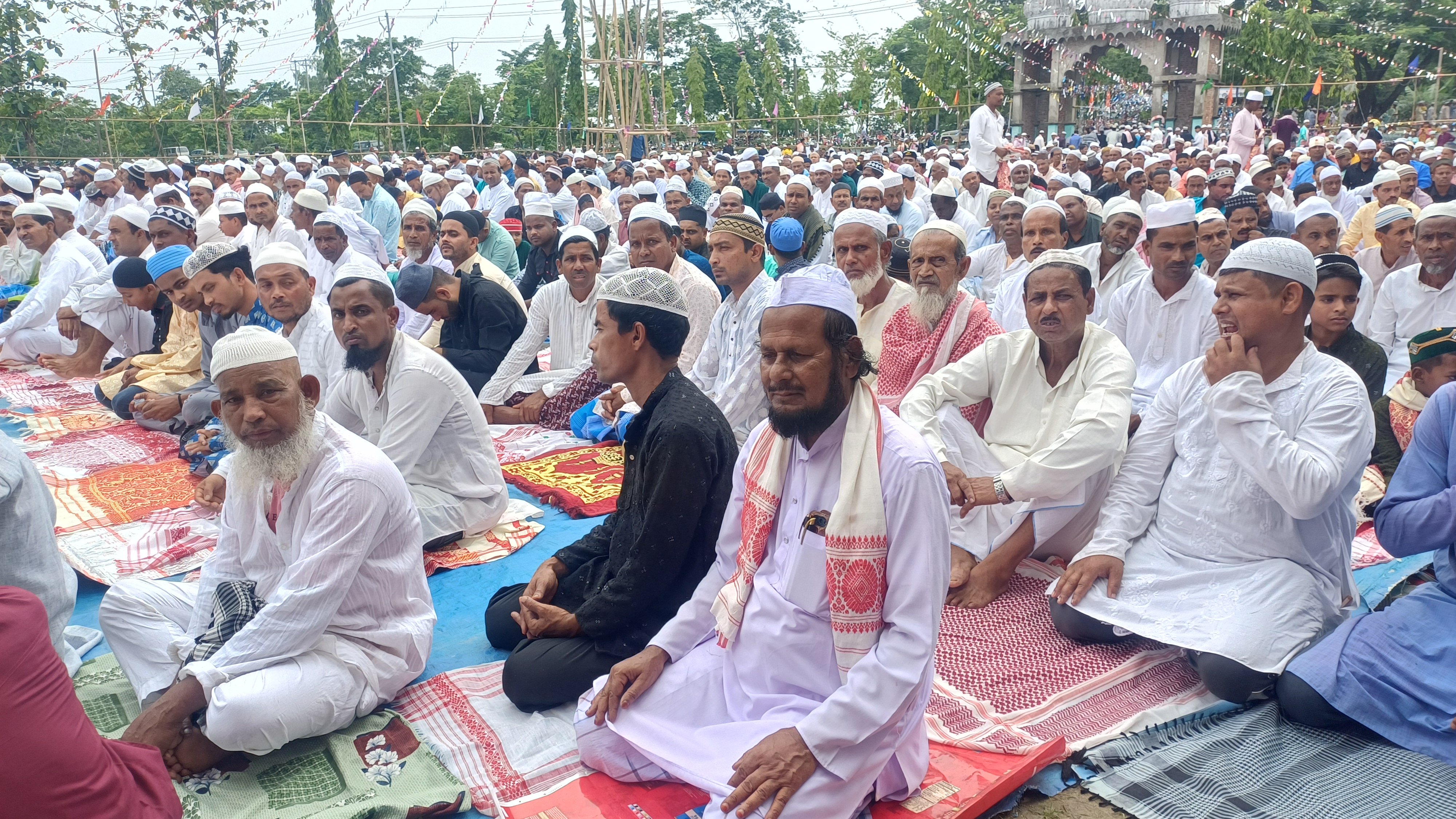 Eid  celebrates with prayers for global peace