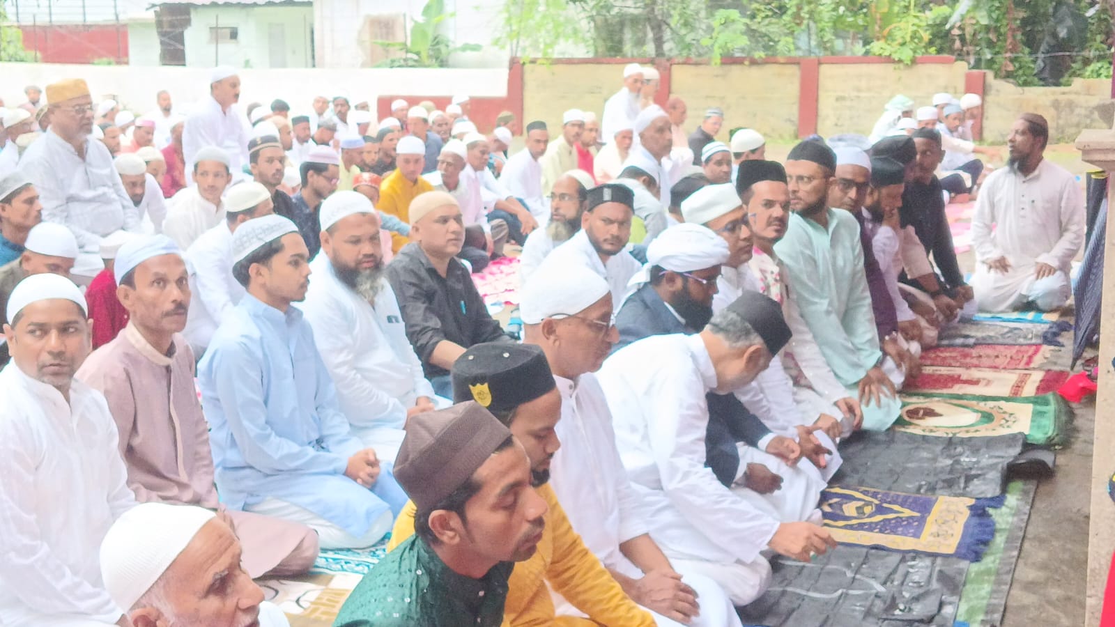 Eid  celebrates with prayers for global peace