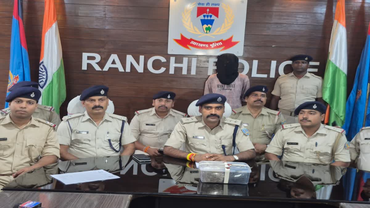 Police arrested smuggler with illegal opium in Ranchi
