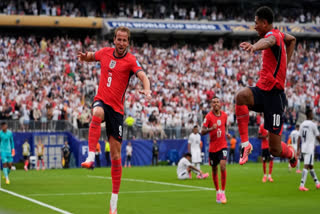 England beat Panama 2-0