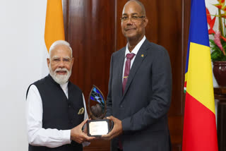 prime-minister-modi-holds-talks-with-seychelles-president-herminie
