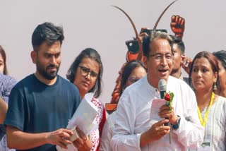 அபிஜித் டிப்கேவுடன் சோனம் வாங்சுக்