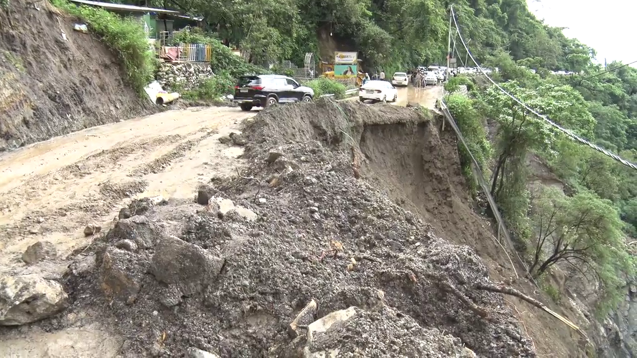 DEHRADUN MUSSOORIE ROAD