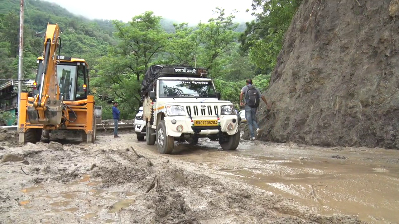 DEHRADUN MUSSOORIE ROAD