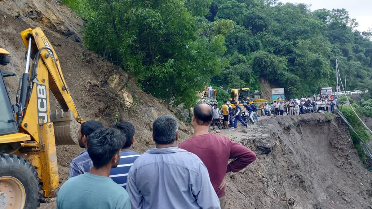 DEHRADUN MUSSOORIE ROAD