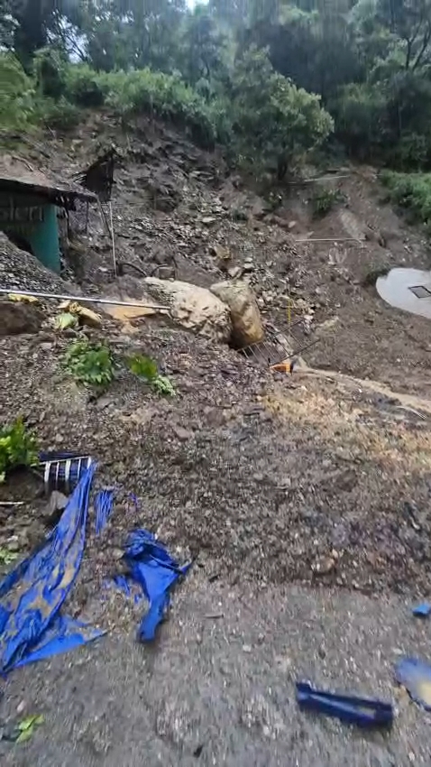 Landslide damages restaurant