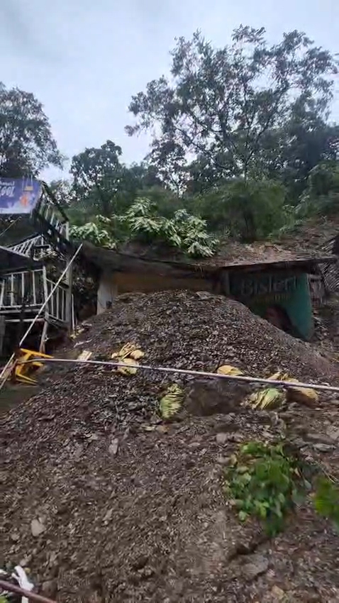 Landslide damages restaurant
