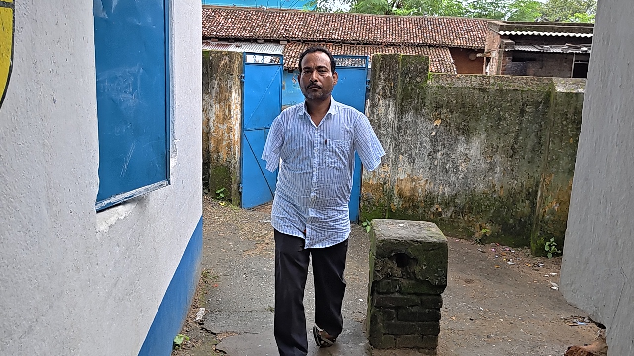 Deprived Of Arms Yet Armed With Resolve West Bengal's Jagannath Mahato Uses Feet To Shape Young Minds