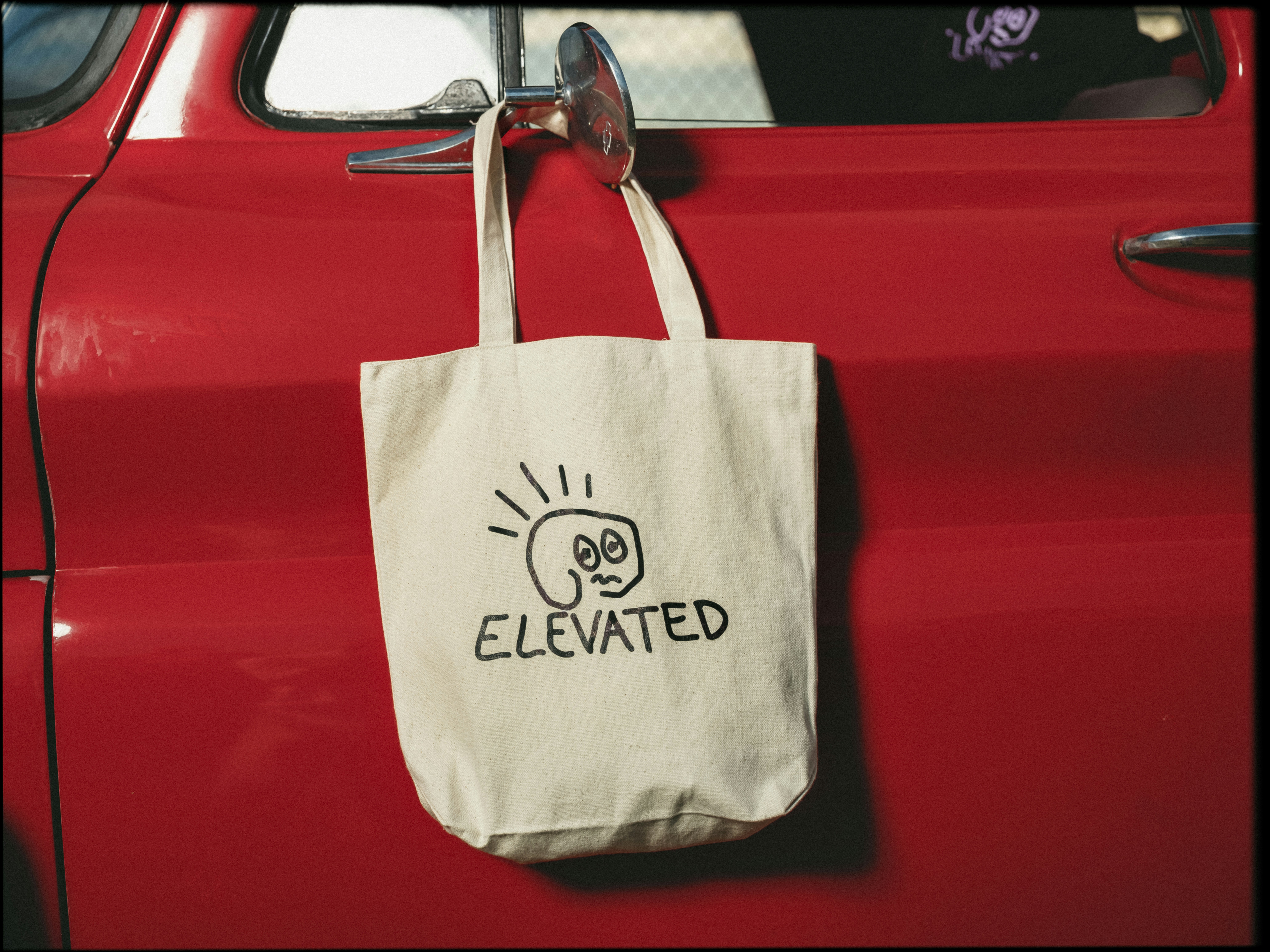 Tote Bags: A Sustainable and Stylish Choice for Today's Youth
