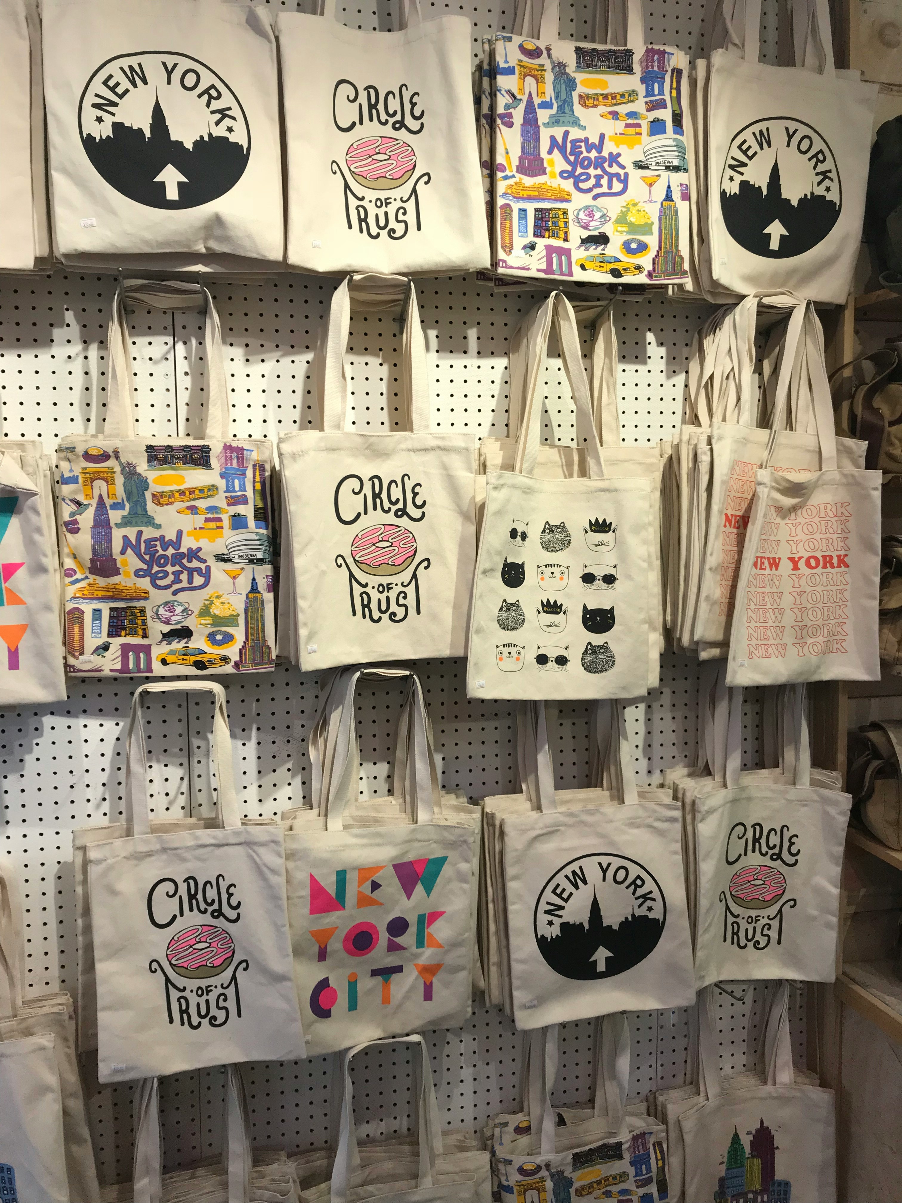 Tote Bags: A Sustainable and Stylish Choice for Today's Youth