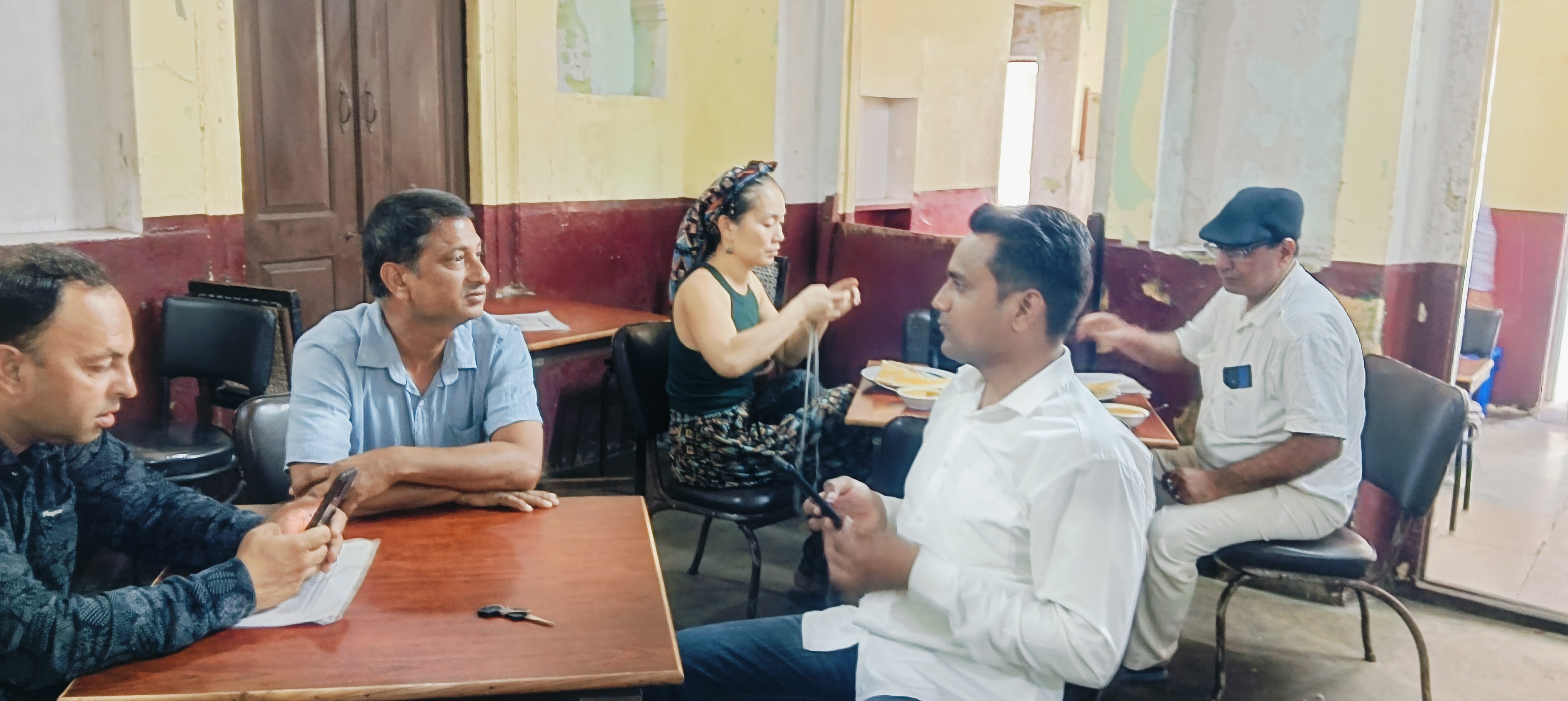 देसी-विदेशी पर्यटक भी आते हैं यहां