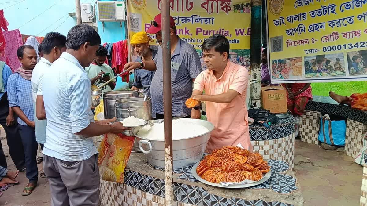 No Arms, So What? Purulia Man Does What Most Cannot Think Of - Fights Food Wastage, Feeds The Hungry