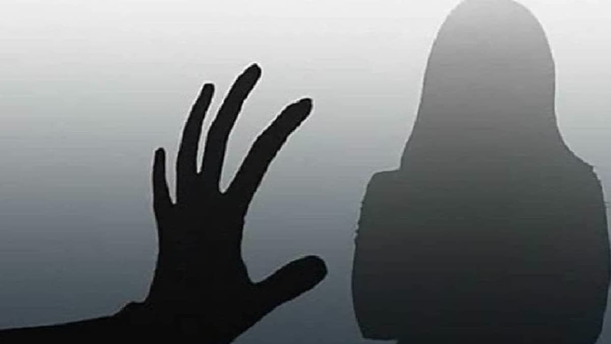 COOK ASHRAM SCHOOL POCSO CHARGES  MAHARASHTRA MOLESTATION  ASHRAM SCHOOL IN THANE DISTRICT  COOK ACCUSED OF MOLESTING 22 GIRLS