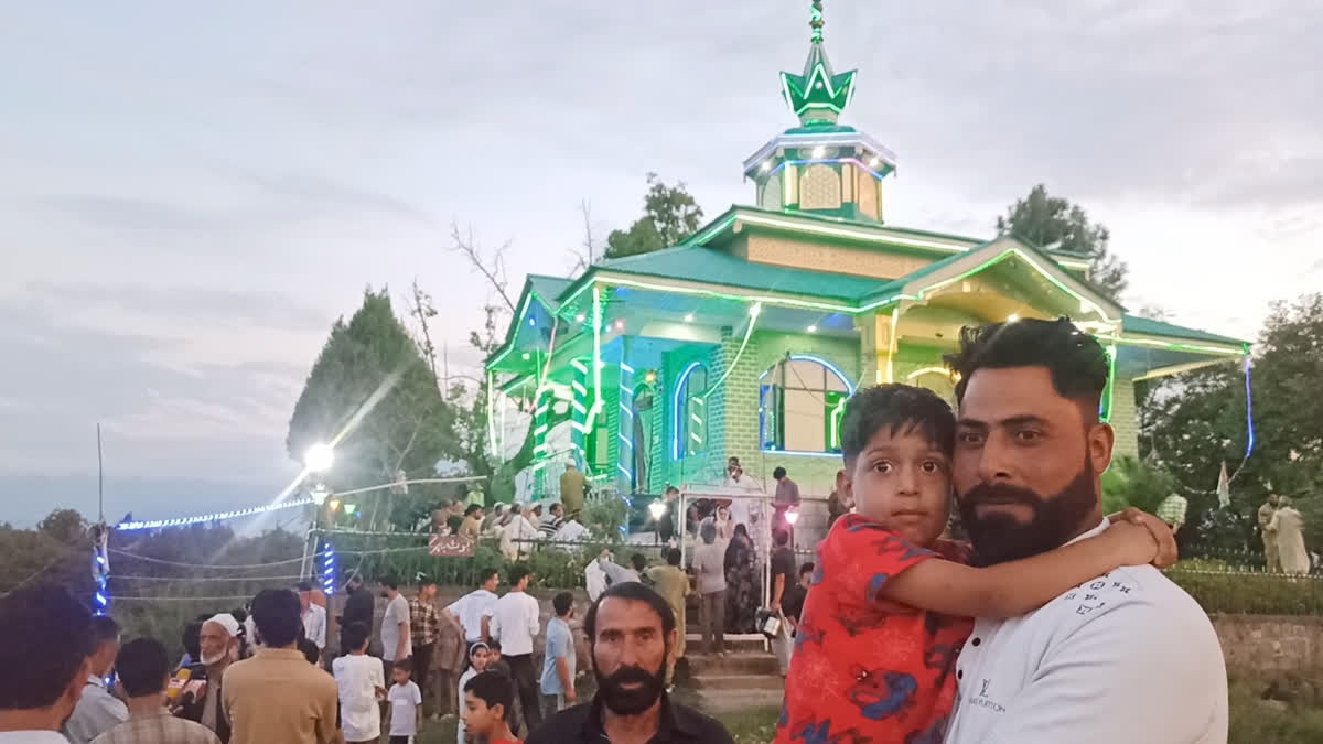 نیپورہ اننت ناگ میں بابا نصیب الدین غازیؒ کا سالانہ عرس، عقیدت و احترام کے ساتھ منایا گیا