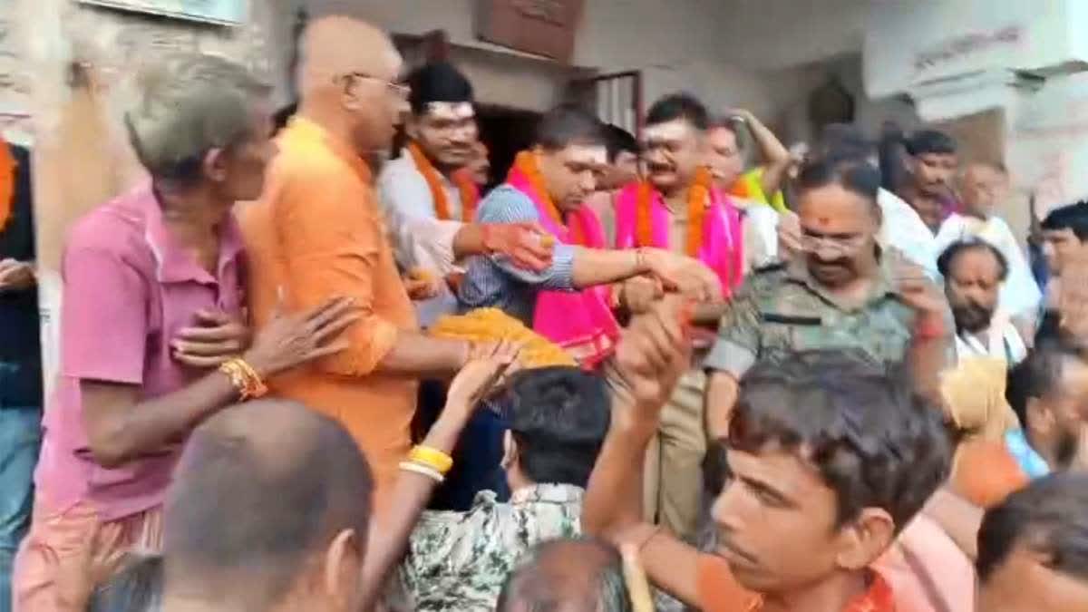 DEVOTEES PERFORMED SPARSH WORSHIP