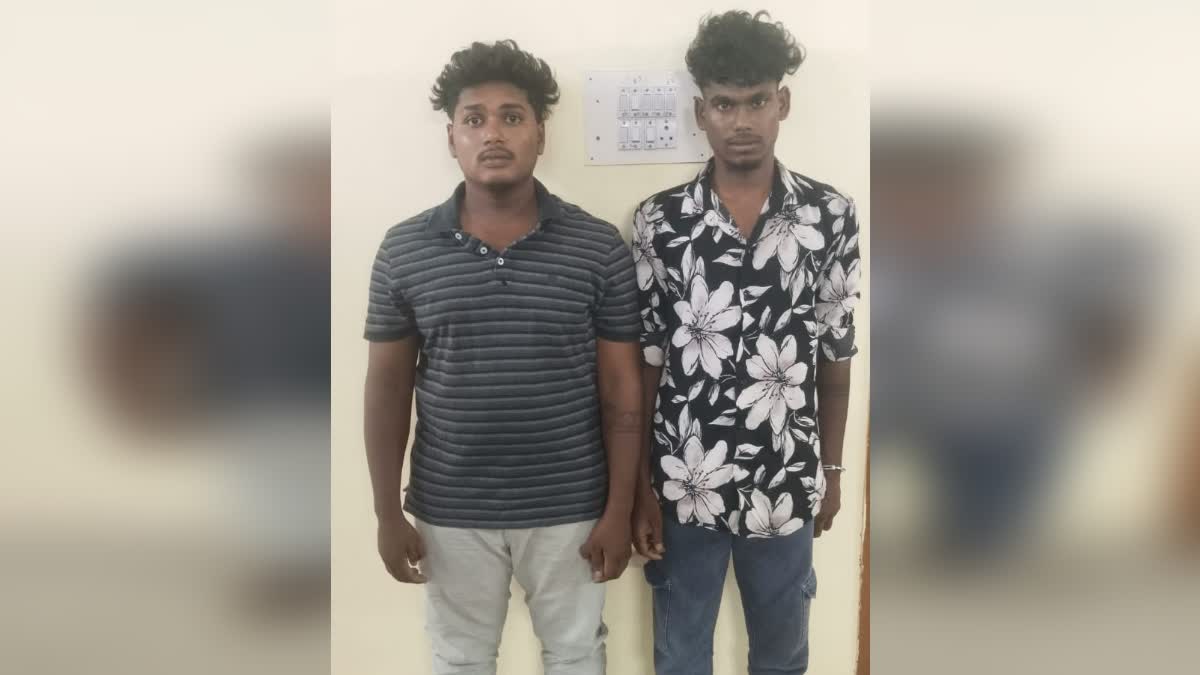 கைது செய்யப்பட்ட இளைஞர்கள்