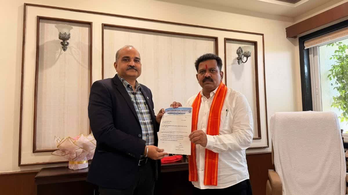 Kuldeep Solanki met the Home Minister