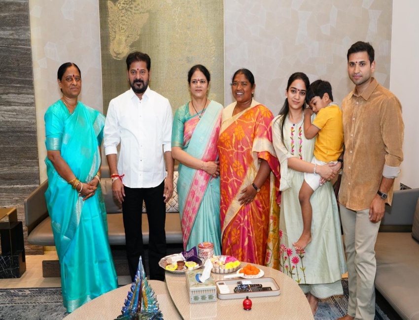 Konda Surekha Tied Rakhi To CM Revanth