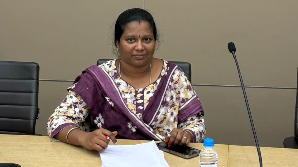 கும்பகோணம் இந்து சமய அறநிலையத்துறையின் உதவி ஆணையர் அஸ்வினி