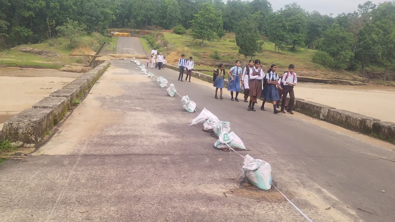 School children facing difficulties in MCB.