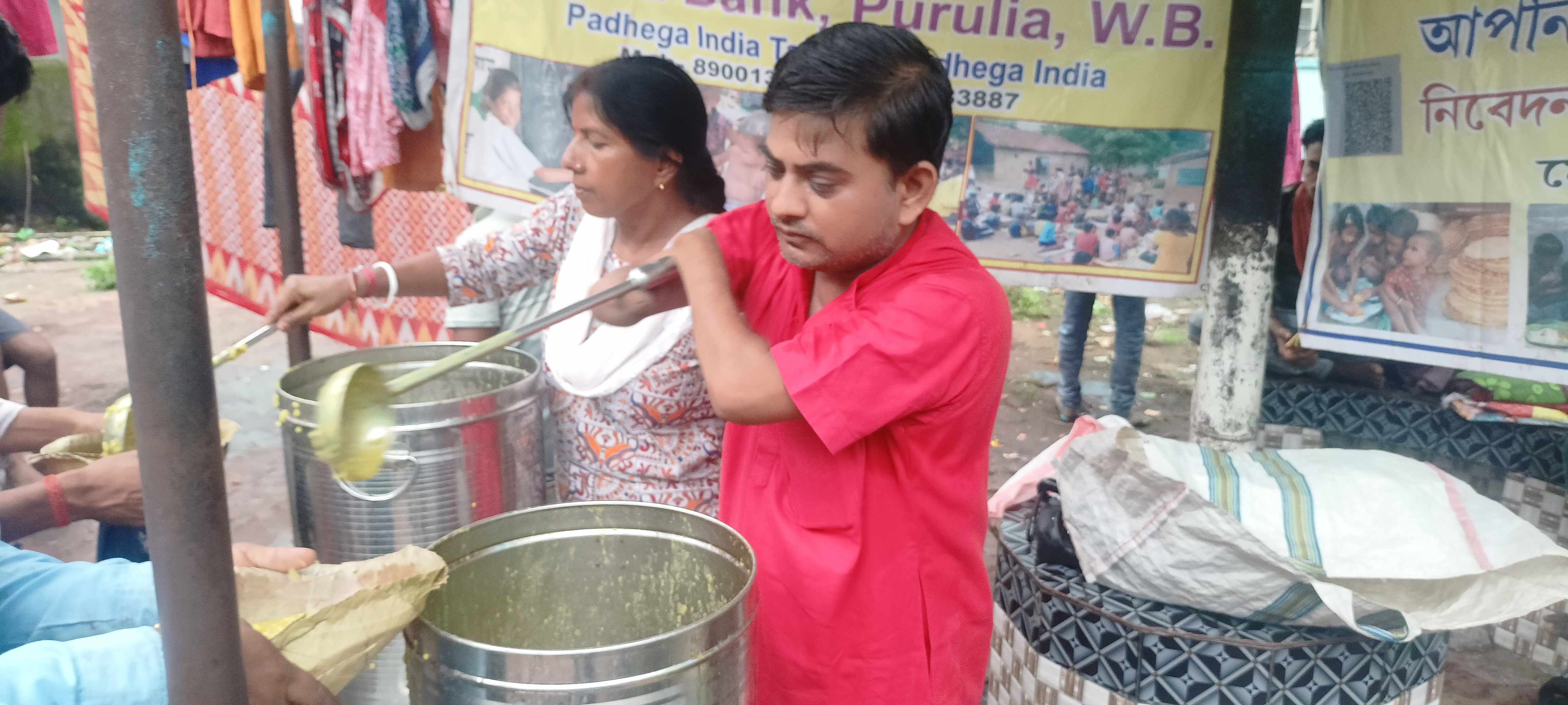No Arms, So What? Purulia Man Does What Most Cannot Think Of - Fights Food Wastage, Feeds The Hungry