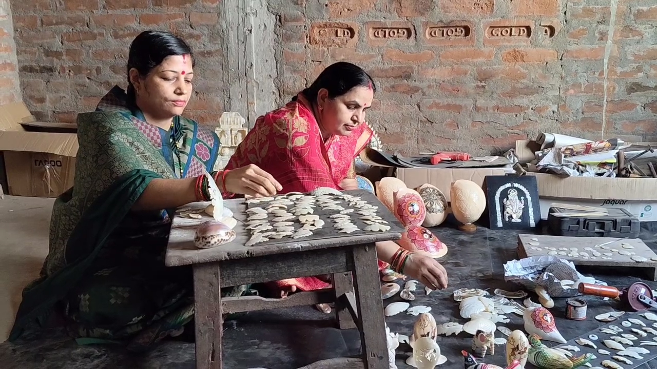ଶଙ୍ଖ ଶାମୁକା ହସ୍ତଶିଳ୍ପ ଶିଖାଇ ଅନେକଙ୍କୁ ରୋଜଗାରକ୍ଷମ କରାଇଛନ୍ତି ଜଗନ୍ନାଥ