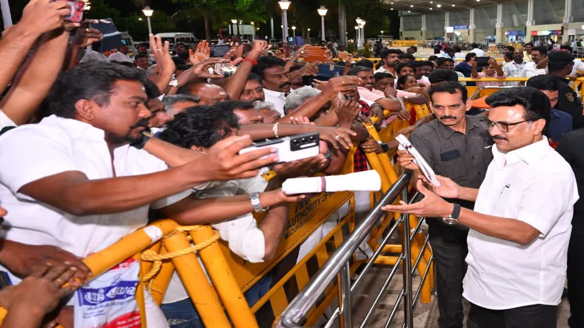 ''2 நாள் சுற்றுப்பயணம்'' - மதுரை வந்த முதலமைச்சர் மு.க.ஸ்டாலினுக்கு உற்சாக வரவேற்பு!