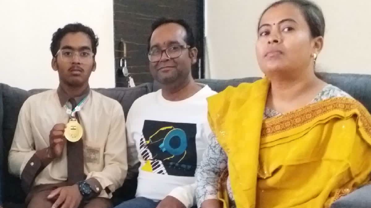 Disability No Barrier For Champion Swimmer Abhinav Raj Etv Bharat