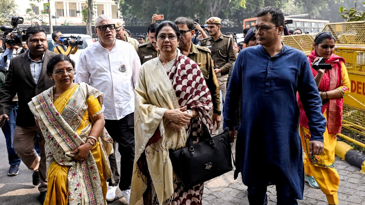 Mamata Banerjee and Trinamool Congress on fire against SIR Mamata Banerjee and Trinamool Congress on fire against SIR