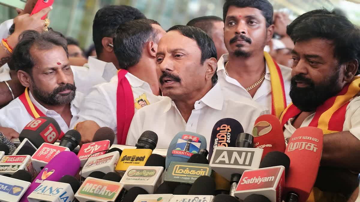 பதில் சொல்லும் அளவுக்கு எடப்பாடி பழனிசாமி பெரிய தலைவர் இல்லை - செங்கோட்டையன் பதிலடி