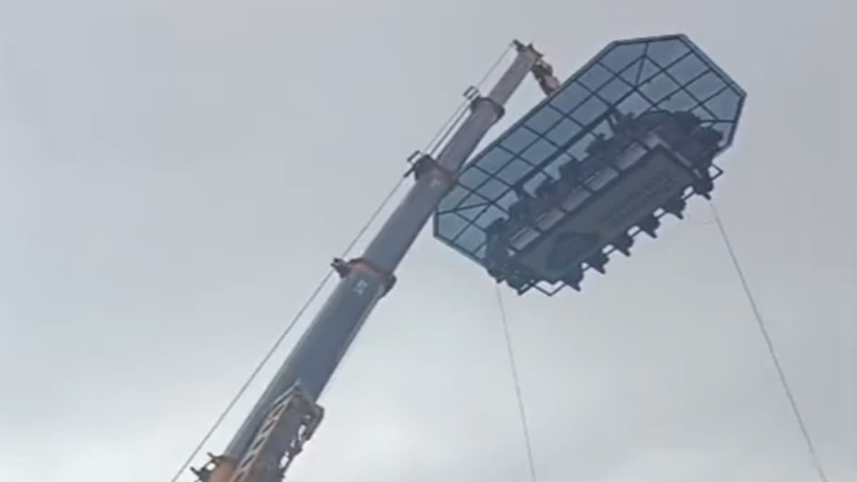 மூணாறு ஆகாய ஓட்டலில் இயந்திர கோளாறு - 120 அடி உயரத்தில் சிக்கி தவித்த 5 பேர் பத்திரமாக மீட்பு