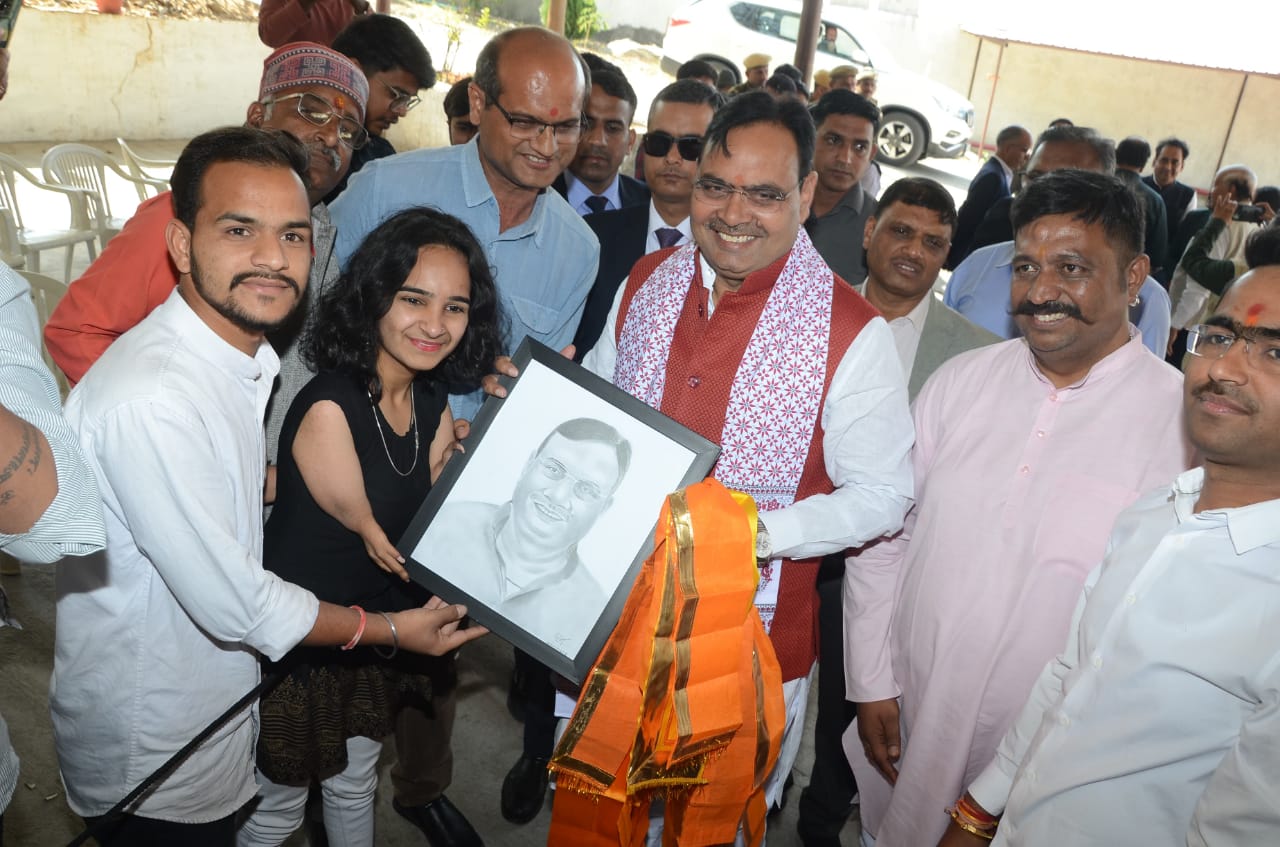 Born Without Hands, Udaipur's 20-Year-Old Diya Shrimali Stuns Marudhara Ghoomar Festival