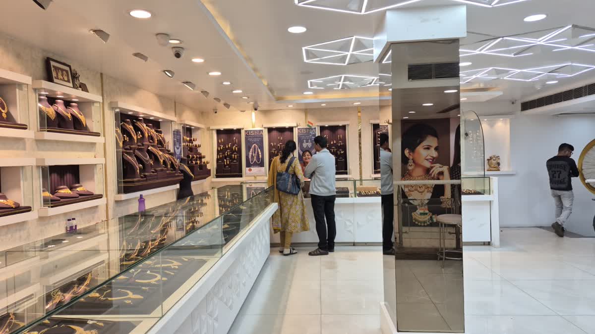 Silver Prices Surge Past Gold in Bhubaneswar Touch Record High Amid Global Demand