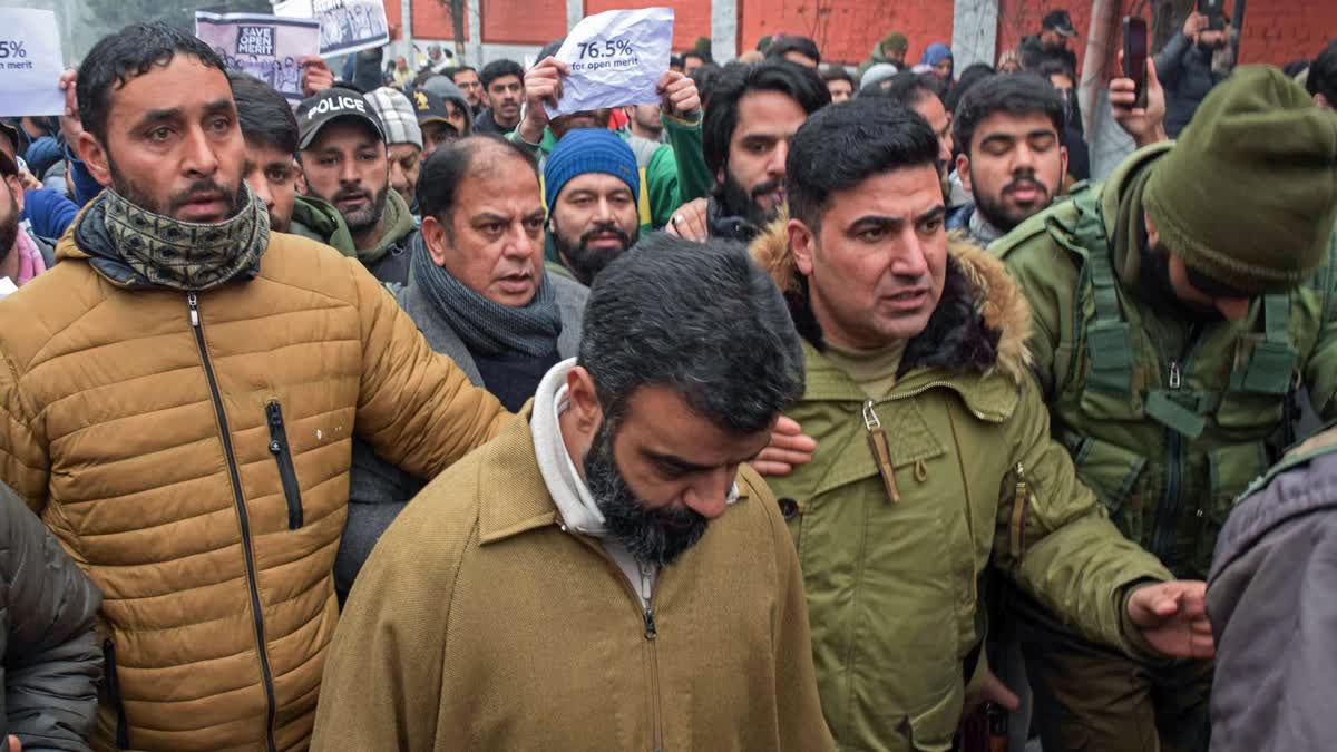 Mehbooba, Ruhullah Among Several J&K Leaders Put Under House Arrest ...