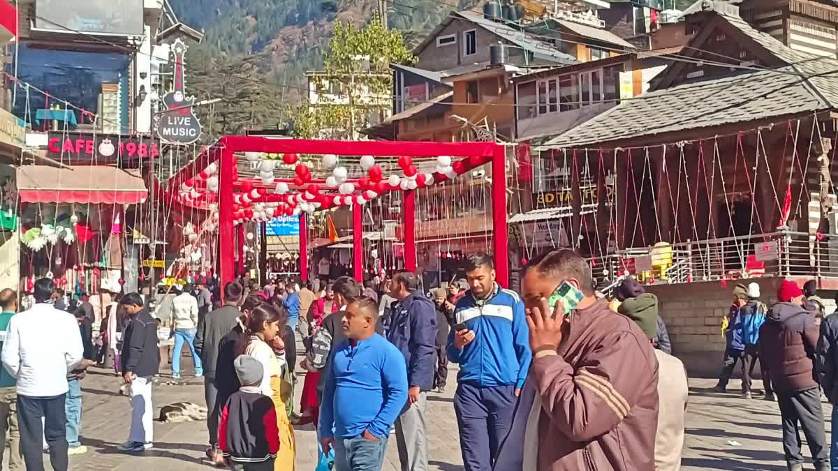 Tourists  in Kullu Manali New For Year celebrations