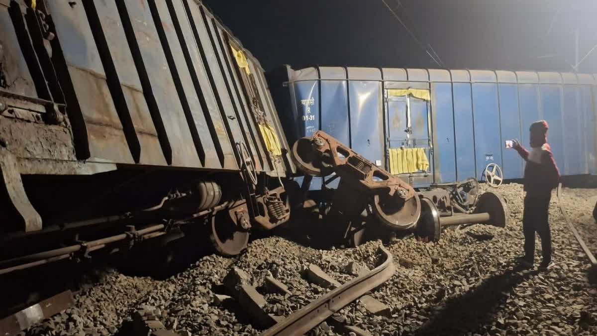 FREIGHT TRAIN DERAILS IN DEOGHAR