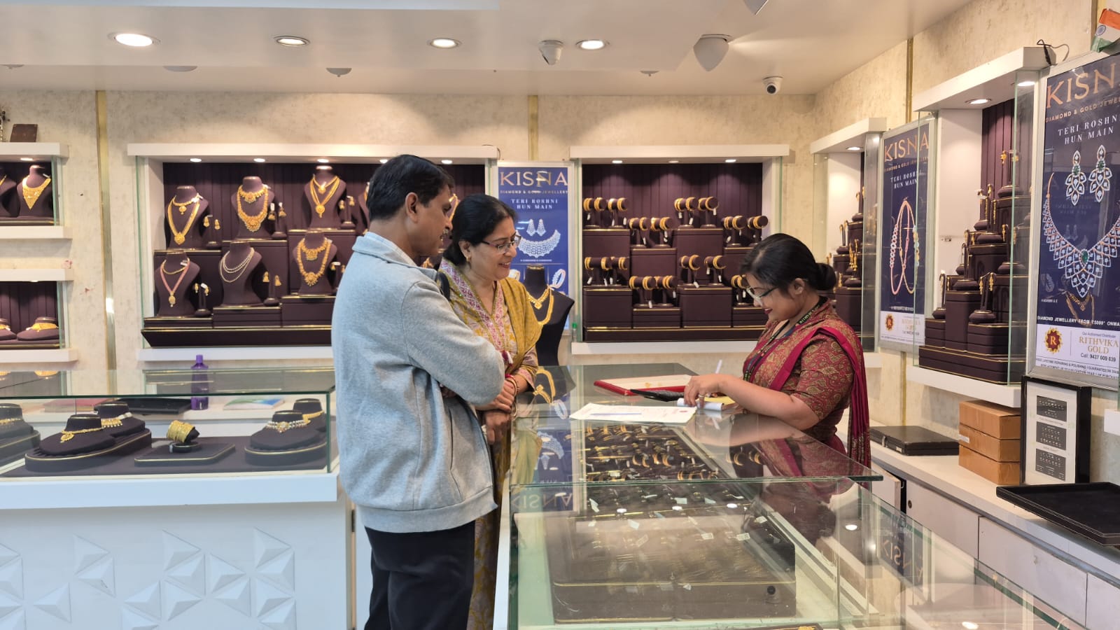 Silver Prices Surge Past Gold in Bhubaneswar Touch Record High Amid Global Demand