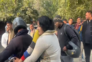 Mother takes daughter's dead body from Faridabad Civil Hospital Mortuary