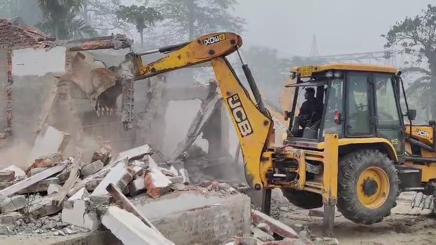 Major eviction drive by the administration in Baghmari, Bishwanath