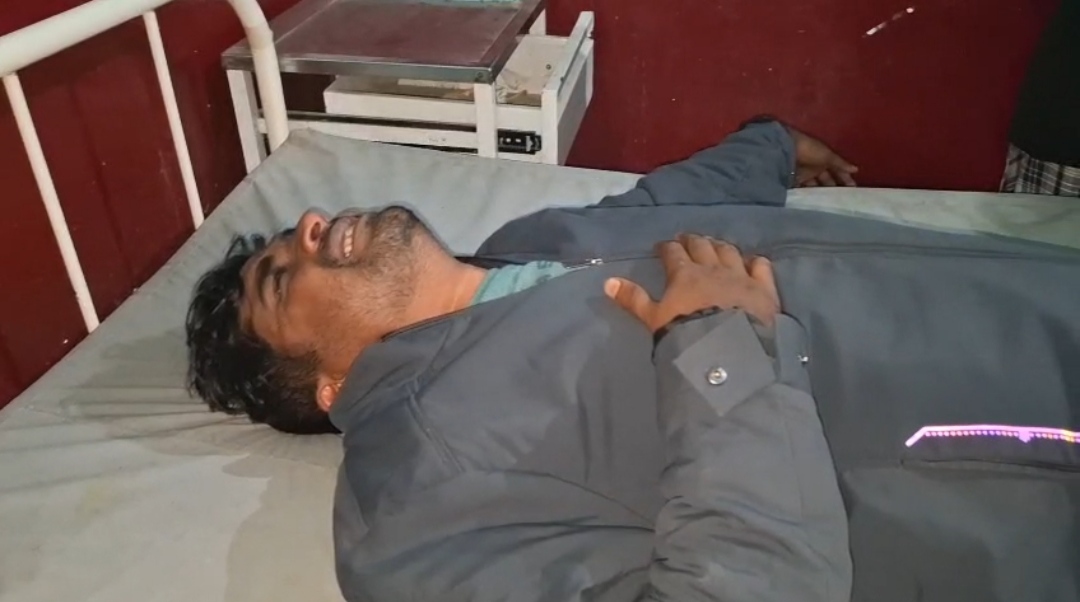 Fake gold trader attacked police and ran away in Lakhimpur