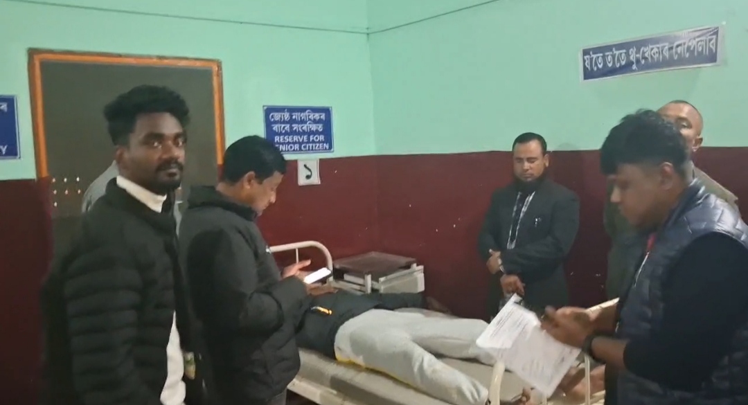 Fake gold trader attacked police and ran away in Lakhimpur