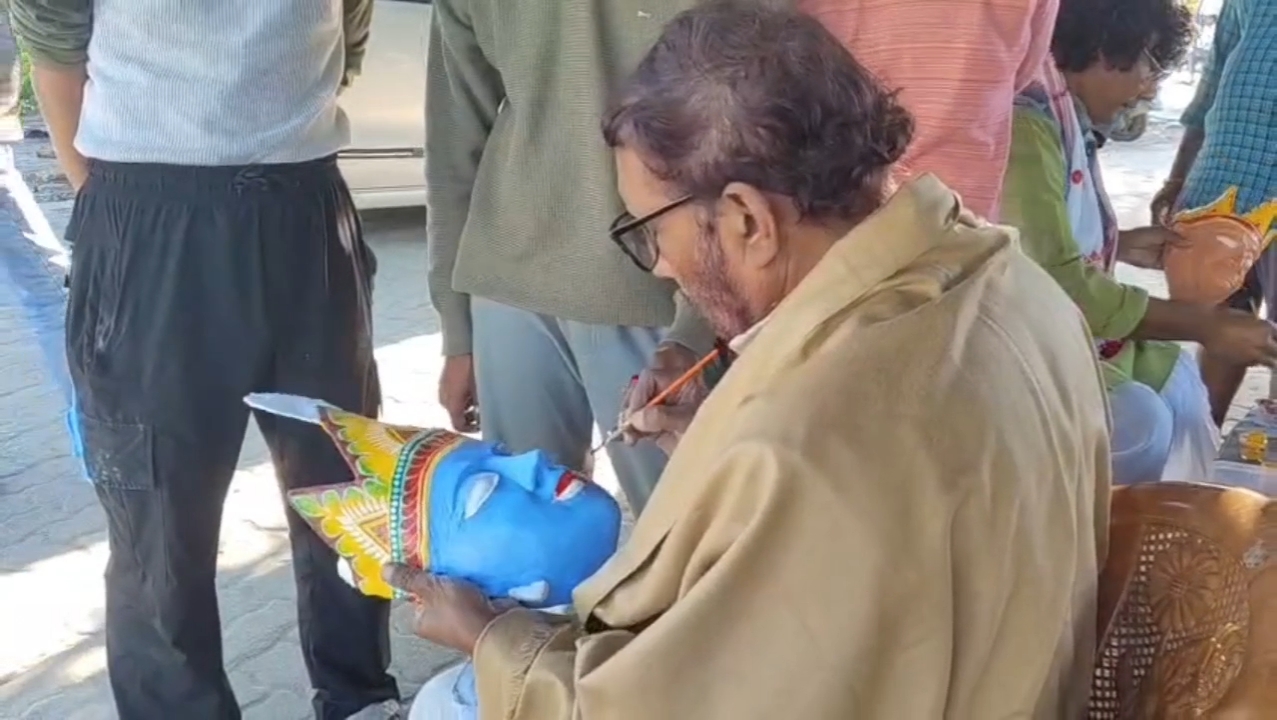 Mask making artist Padma Shri awardee Hemchandra Goswami