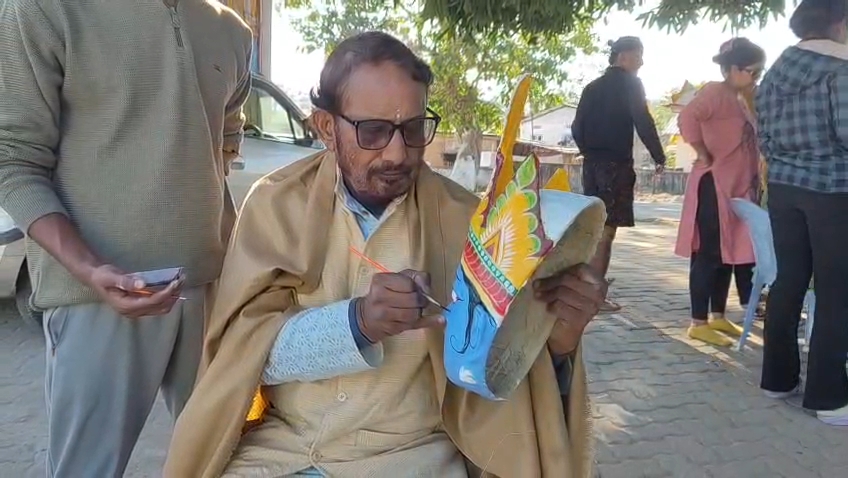 Mask making artist Padma Shri awardee Hemchandra Goswami
